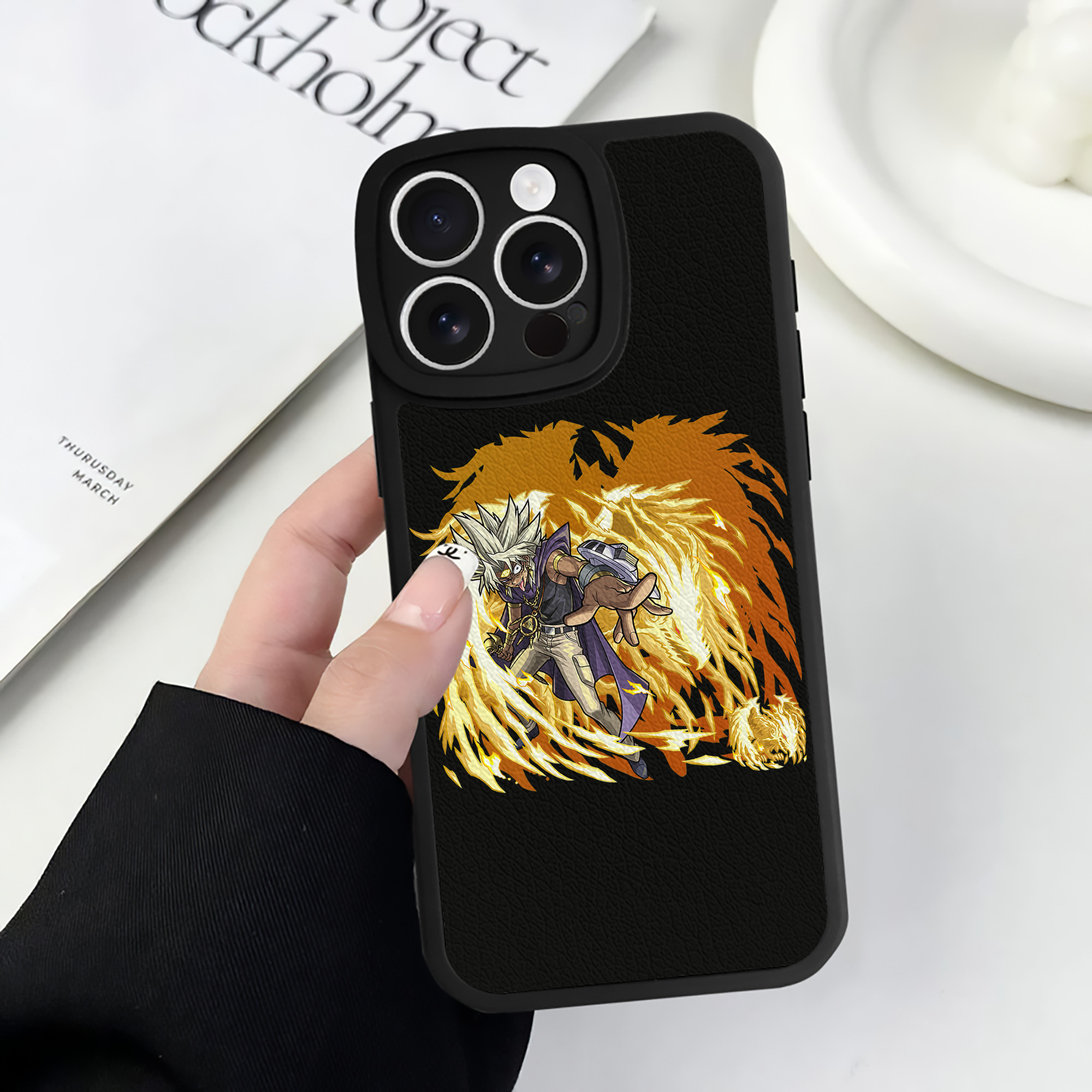 遊☆戯☆王 Yu-Gi-Oh! 【iPhone 16シリーズ対応】シリコンスマホケース（レザー調） 材質：シリコン